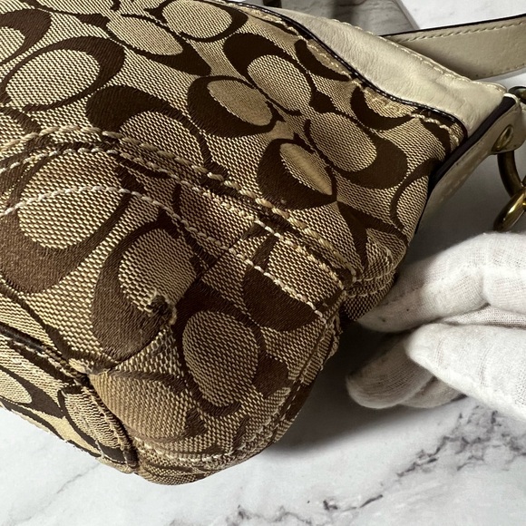 GUC Coach Beige Crossbody - Picture 10 of 12